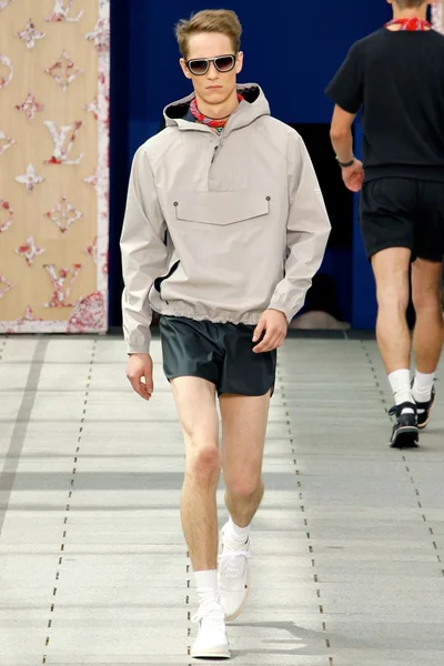 Look 12